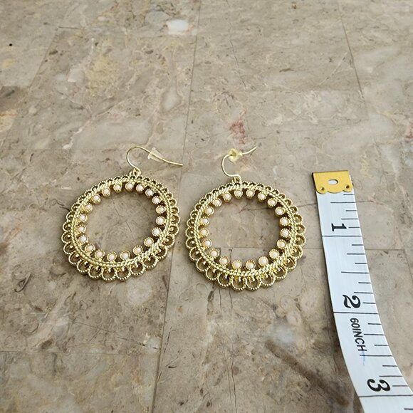 Stony Dangle Hoop Earrings With White Beads - Picture 3 of 6